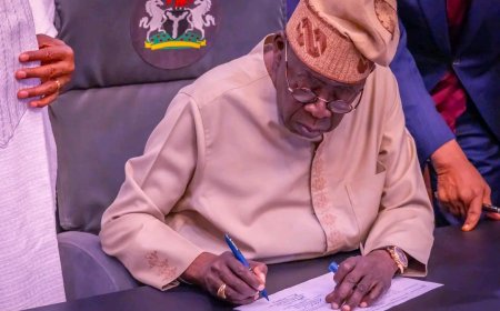 Tinubu Ya Sanya Hannu Kan Kasafin Kuɗin 2026 na Naira Tiriliyan 68.32, Ya Tsawaita Wa’adin Kasafin 2025