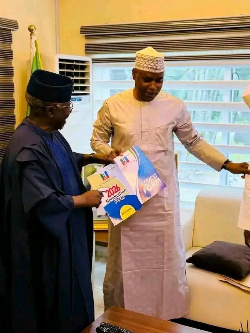 Tsohon IGP Adamu Ya Shiga Takarar Gwamna a Nasarawa, Ya Mika Fom ga Al-Makura